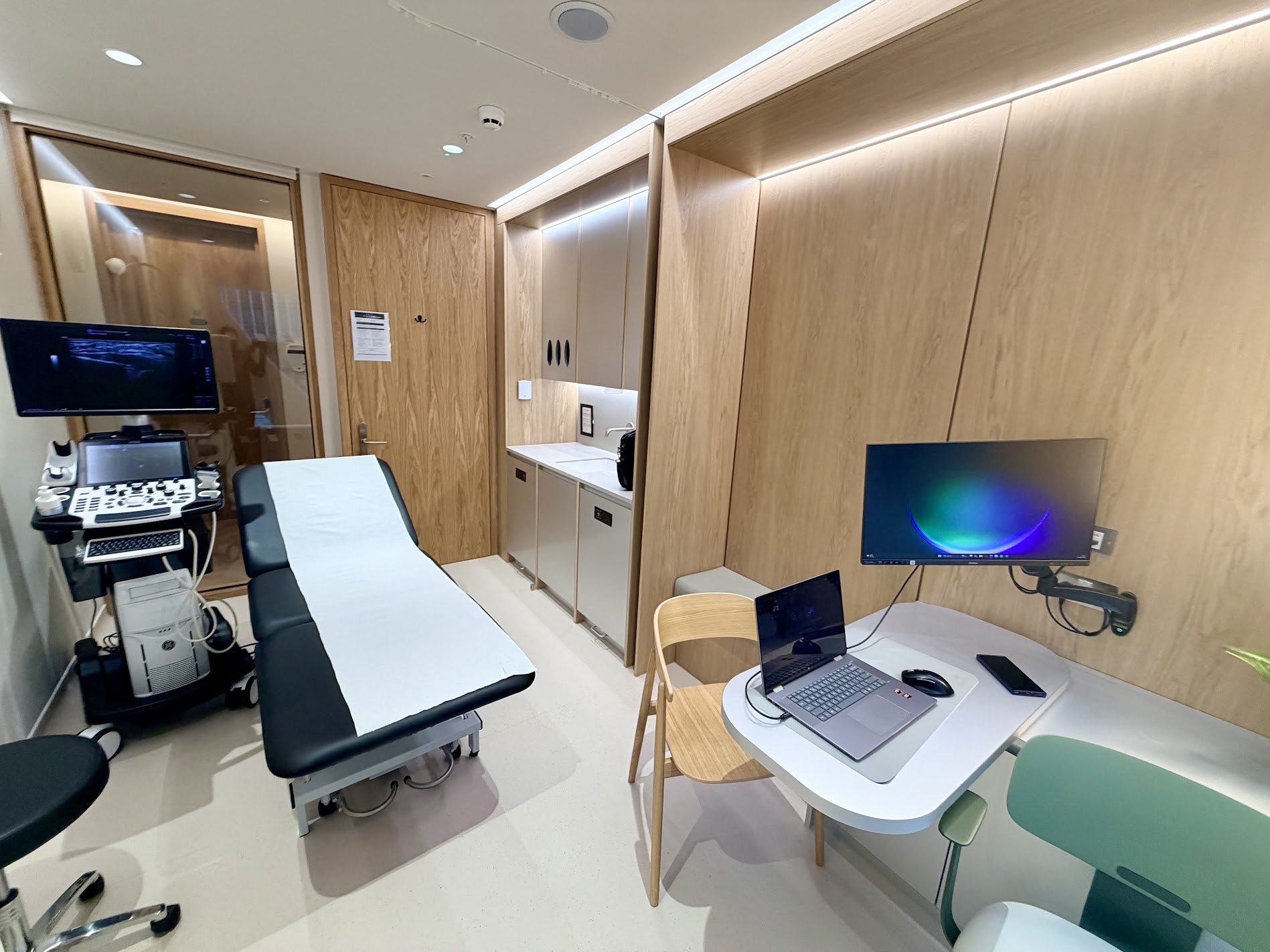 Ultrasound room at UKSONO Healthcare Canary Wharf